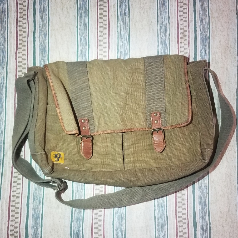Stapleford Messenger Bag